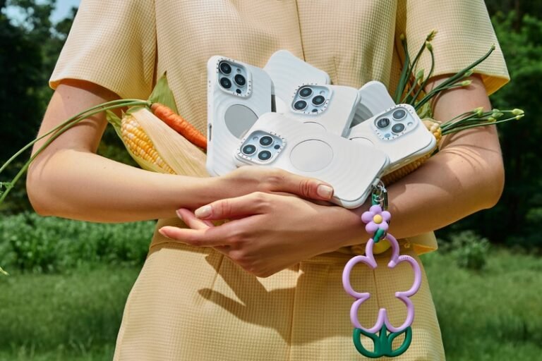 Minimal Garden-Inspired Tech Lines : Essentials by CASETiFY