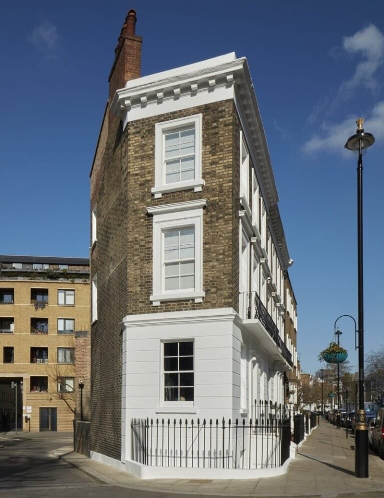 Bold Architectural Renovations : flat iron house