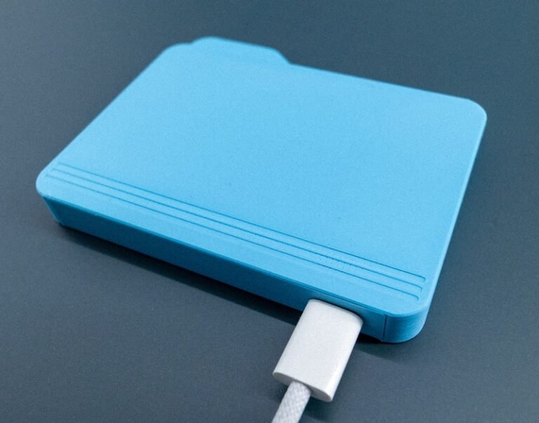 Icon-Shaped USB Drives : FolderDrive