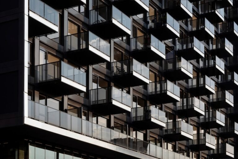 Dynamic Residential Complex Facades : Griffin Square