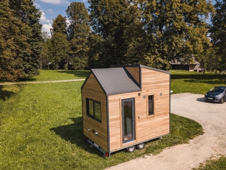 Ultra-Efficient Tiny Homes : Hirondelle tiny house