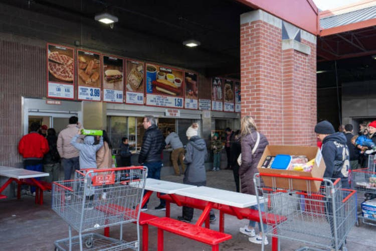 Why Costco’s $1.50 hot dog deal has become a retail icon (COST:NASDAQ)