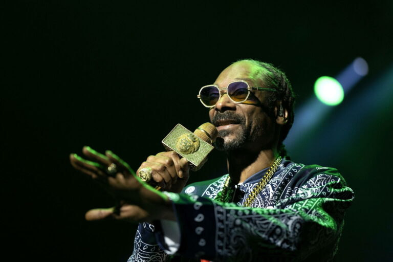 “Teach me how to learn”- Snoop Dogg Gets Caught Off-Guard by Grandson’s Questions About Pixar’s ‘Lightyear’ and Blames Himself For “not knowing”