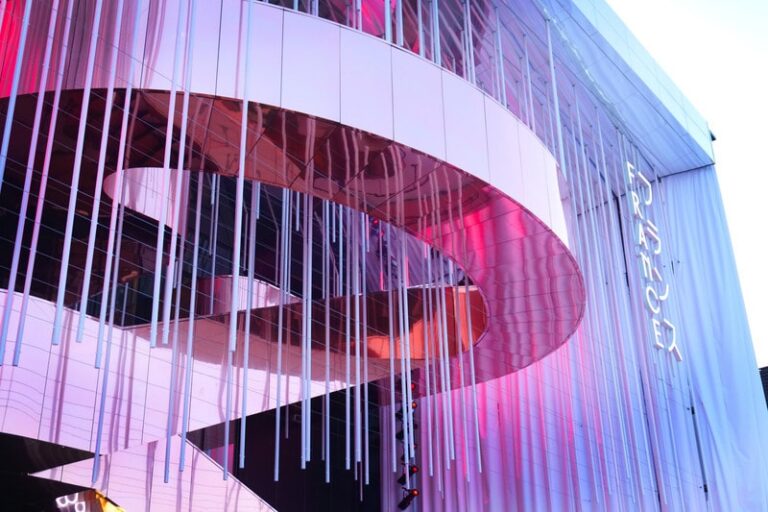 Multi-Sensory Immersive Installations : Justine Emard