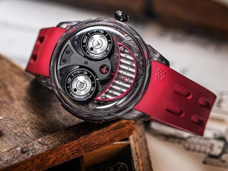 Carbon-Fiber Character Watch : kremlin