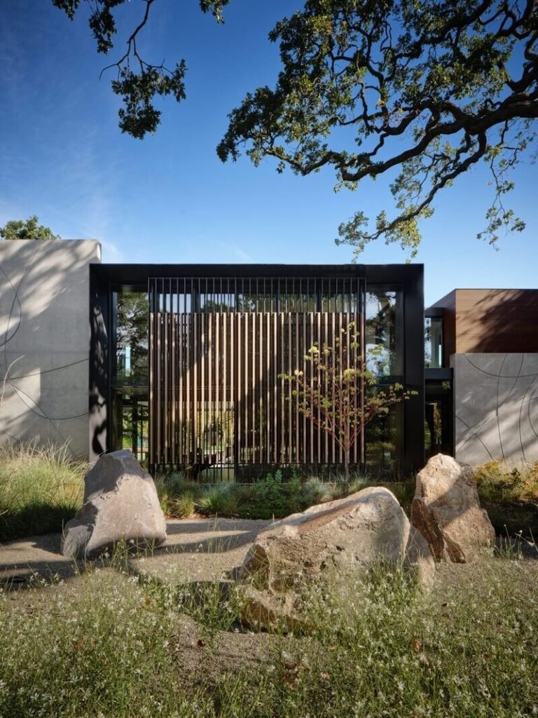 Sculpted Oak Grove Houses : L | J Residence