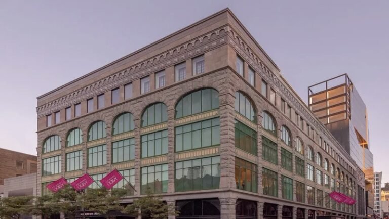 Shops-In-Shop Openings : Maje x Holt Renfrew