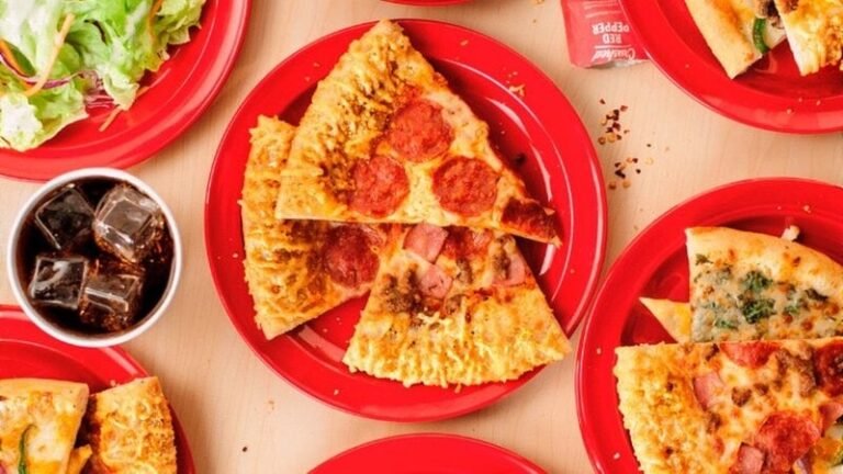 Personalization-Focused Pizza Meals : Mix & Match Combo