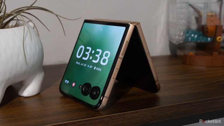 Motorola slashes prices on its foldables, including $400 off the Razr Ultra (2025)