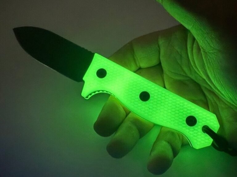 Luminous Fixed-Blade Knife – R4a Fixed Blade Offers Glow-In-The-Dark Functionality for Everyday (TrendHunter.com)
