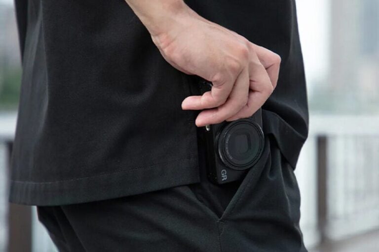 High-Grade Street Photographer Cameras : Ricoh GR IV