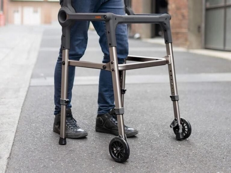Adaptive Walking Aids : roami