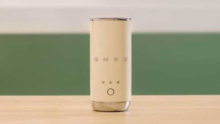 Opulent Italian Milk Frothers : SMEG Mini Milk Frother