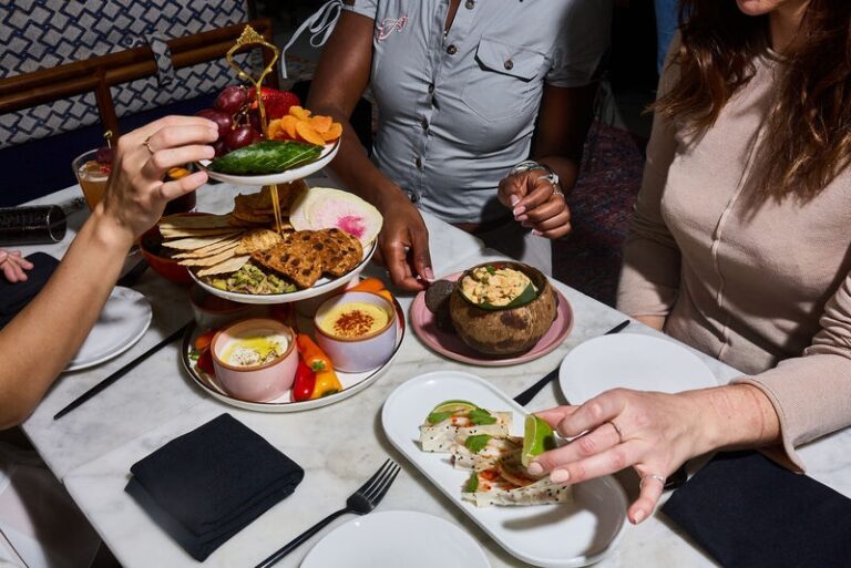 Late-Night Manhattan Lounges : Starchild Rooftop