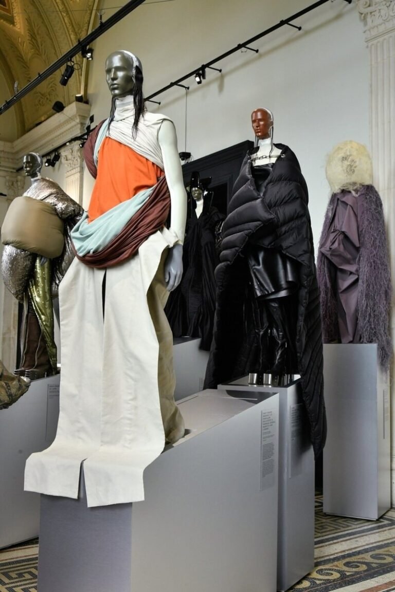 Avant-Garde Haute-Couture Fashion Exhibits : temple of Love