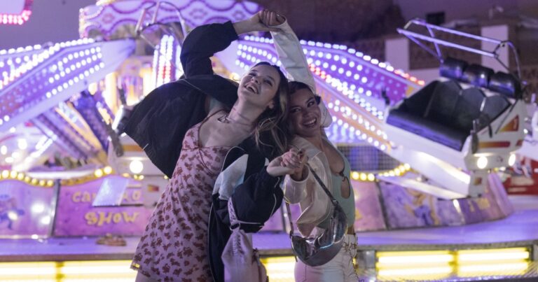 If You Have to Watch 1 Netflix Show on Labor Day Weekend, Stream This 1 Now