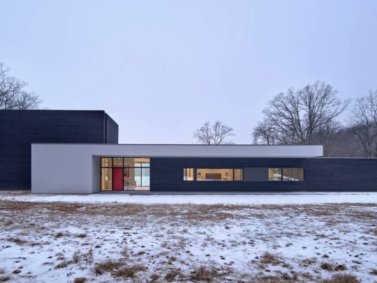 Organic Lake Retreats : Usonian-Inspired Lake House