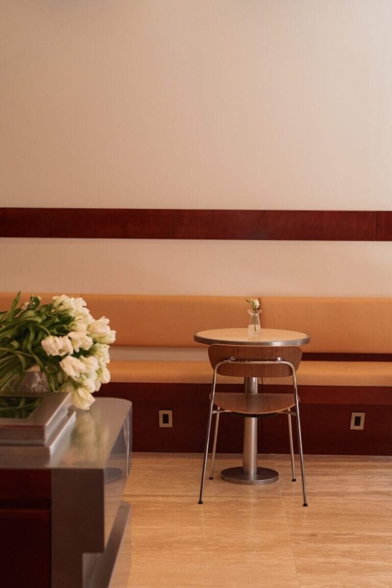 Modernist Art-Deco Cafés : WatchHouse café