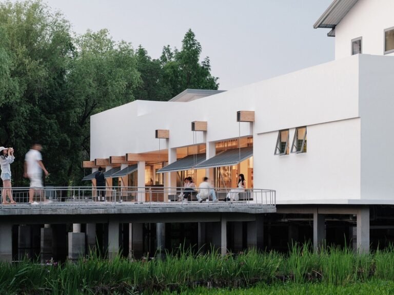 Floating Wetland Bookstore : Xixi Goldmye Bookstore