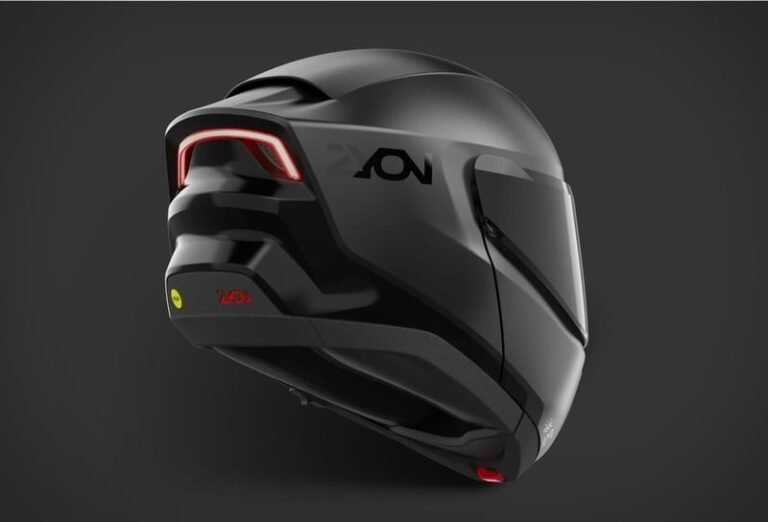 Air-Purifying Motorcyclist Helmets : Zyon Smart Motorcycle Helmet