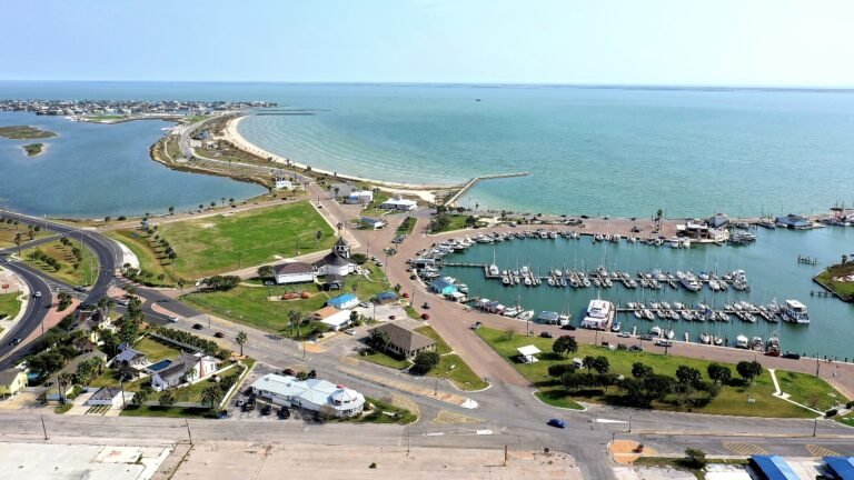 Sea level report cards track uneven flood risk across U.S. regions » Yale Climate Connections
