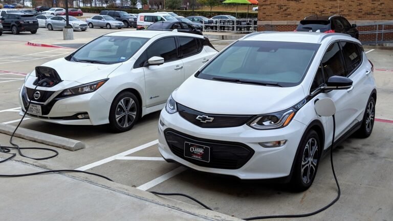 Curious about EVs? This month, it’s easier to try one » Yale Climate Connections