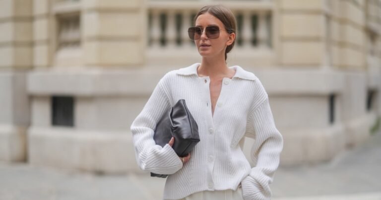 These 17 Loose, Rich Mom Fall Sweaters Are Surprisingly Slimming