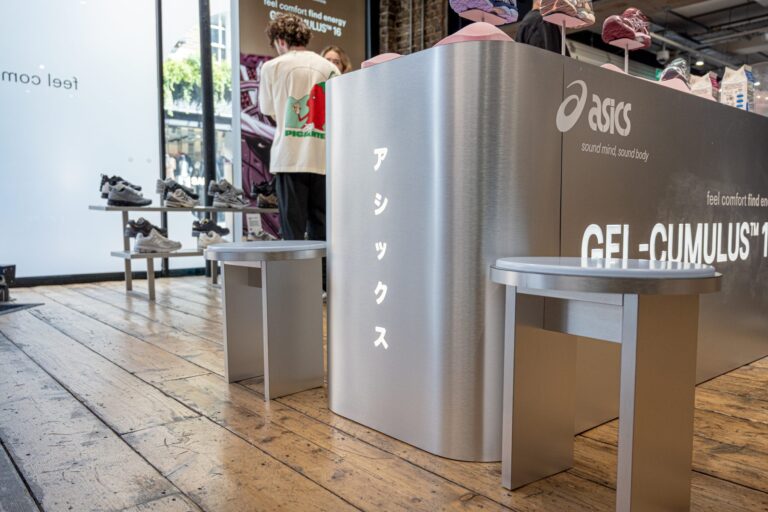 ASICS GEL-CUMULUS 16 says hello to Carnaby Street