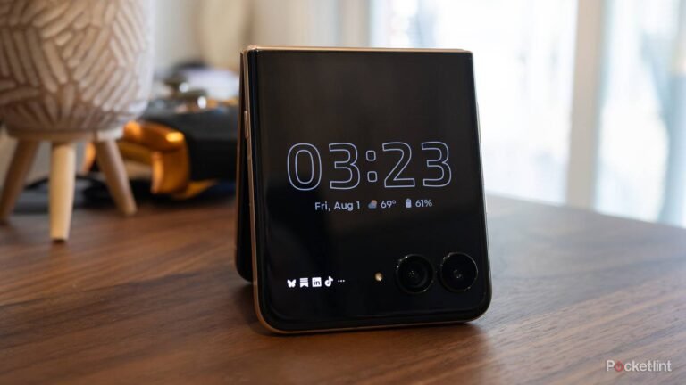 Motorola slashes $400 off the Razr Ultra (2025), adds freebies to other foldables