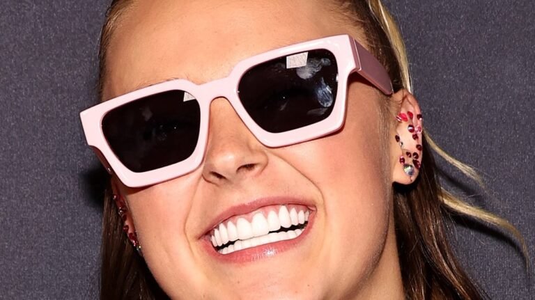 JoJo Siwa Bans Fan Over ‘Offensive’ Concert Hoodie: ‘No Way!’