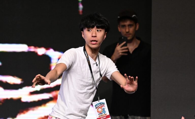 Fans Reacts After Streamer Pops Out With Mystery Woman