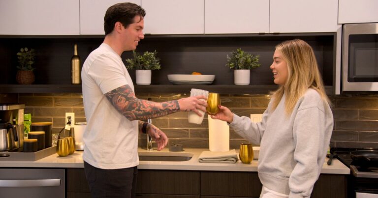 Love Is Blind’s Jordan Makes Smoothie Out of Chicken and Crystal Light