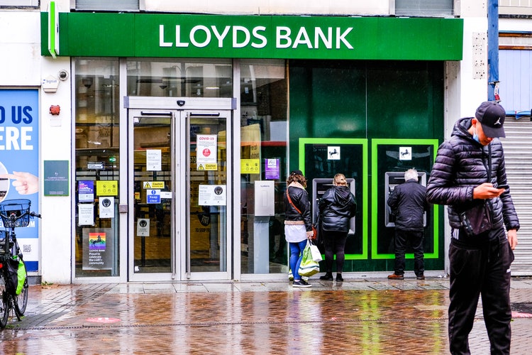 Lloyds Banking Group takes £800M additional hit over car finance mis-selling (NYSE:LYG)
