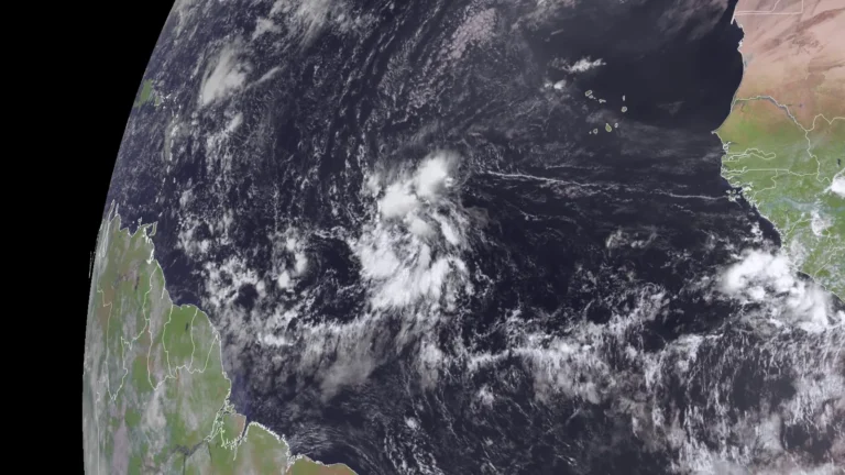 Perturbación 95L en el Atlántico central probablemente se desarrollará » Yale Climate Connections