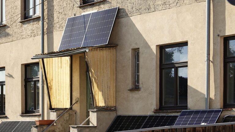 The solar panels Germans are plugging into their walls » Yale Climate Connections
