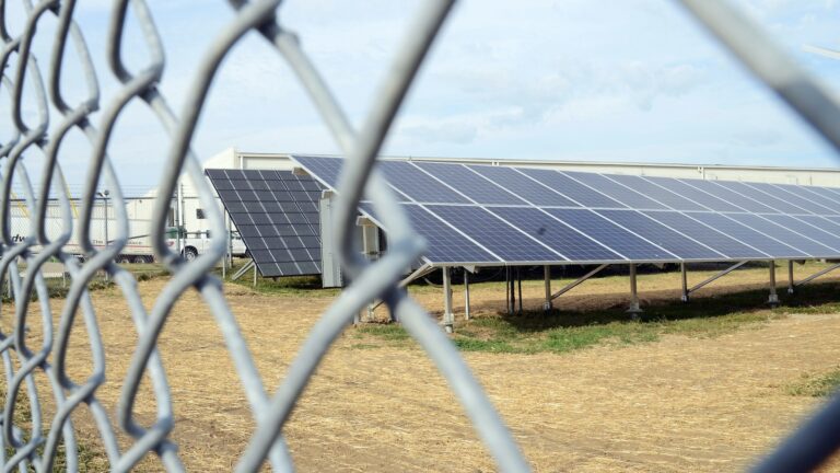 Colorado community solar program helps low-income residents save money » Yale Climate Connections