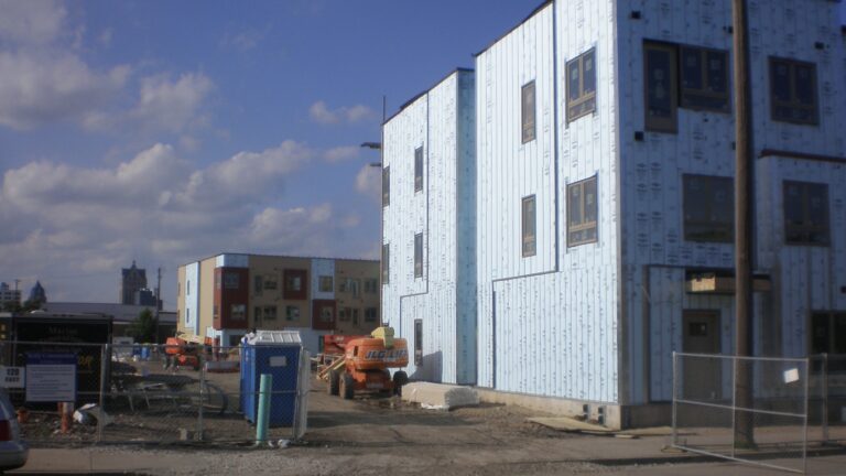 Milwaukee pushes ahead on energy efficiency despite lost federal funds » Yale Climate Connections