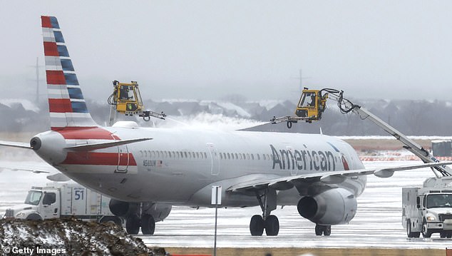 Incompetent American Airlines staff slammed for delaying flight for over 15 HOURS during snow storm… only to then cancel it