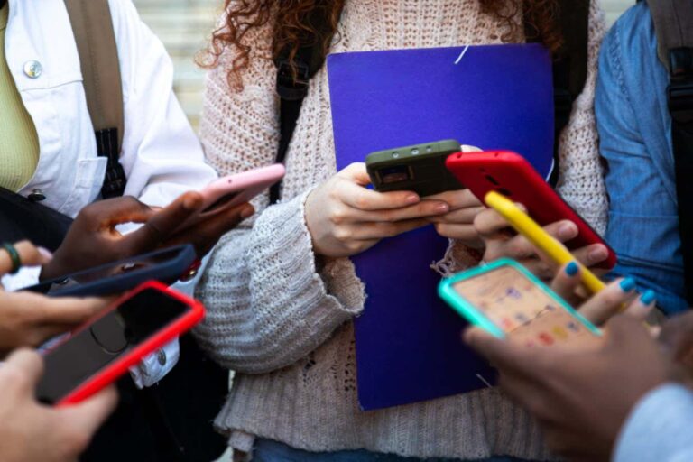 Does limiting social media help teens? We’ll finally get some evidence