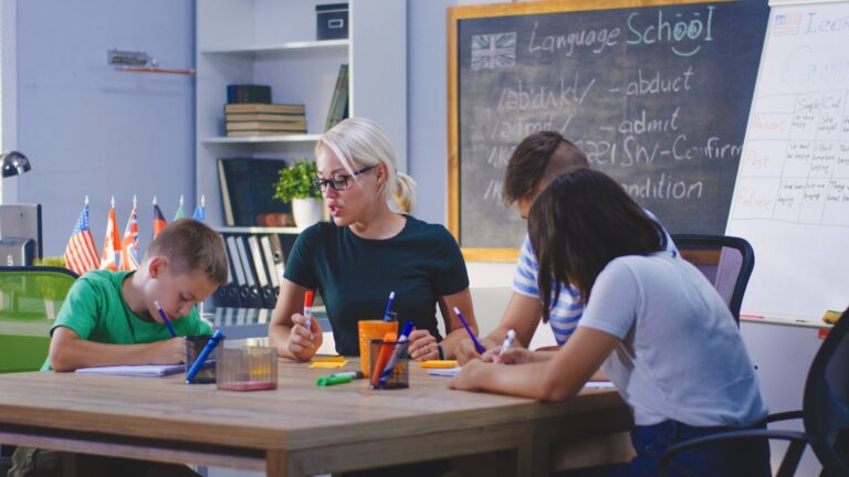 9 Best Online TEFL Courses (Teach Online & Abroad)