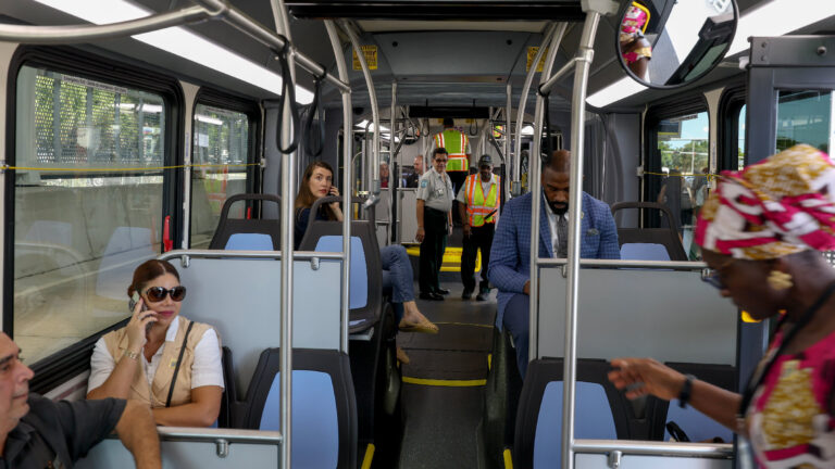 These key strategies could help Americans get rid of their cars  » Yale Climate Connections