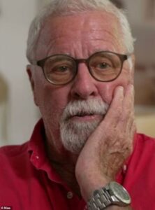 Heartbreaking truth behind husband’s pleading handwritten note left on a main street in Noosa