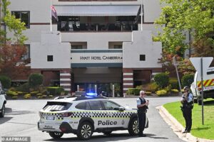 Bomb squad rush to Hyatt Hotel Canberra after items hurled through windows