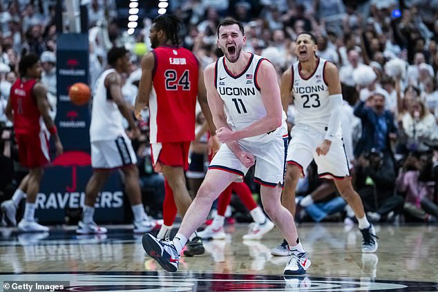 No. 6 UConn eviscerates No. 15 St. John’s 72-40 to take pole position in the Big East regular season race
