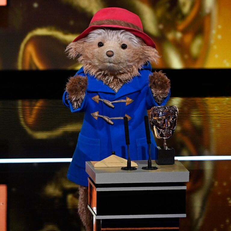 Paddington Bear Makes History, Presents