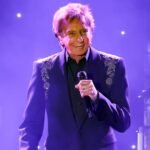 Barry Manilow Postpones More Concerts After ‘Depressing’ Cancer Update
