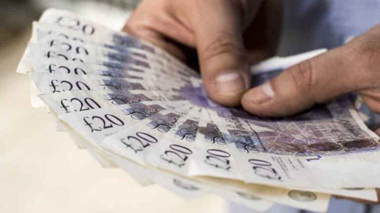 £20,000 in savings? Here’s how you could use that to earn a monthly second income