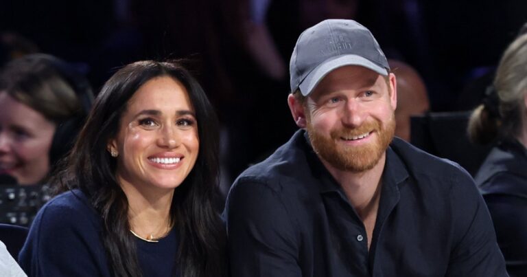 Meghan Markle and Prince Harry Pack on the PDA Courtside at NBA Game