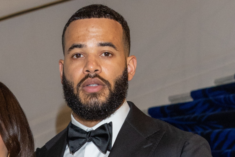 Desmond Scott Shows Life After Divorce & Fans Want The Recipe