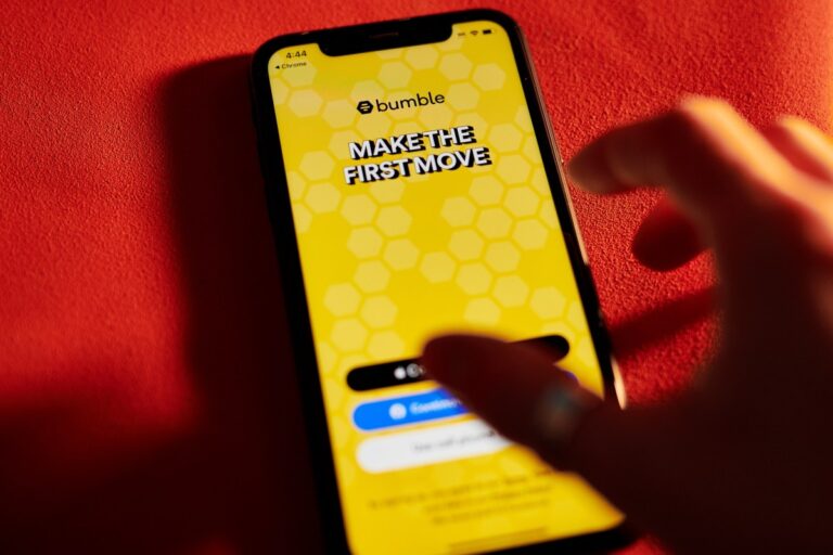 Bumble adds AI-powered photo feedback and profile guidance tools